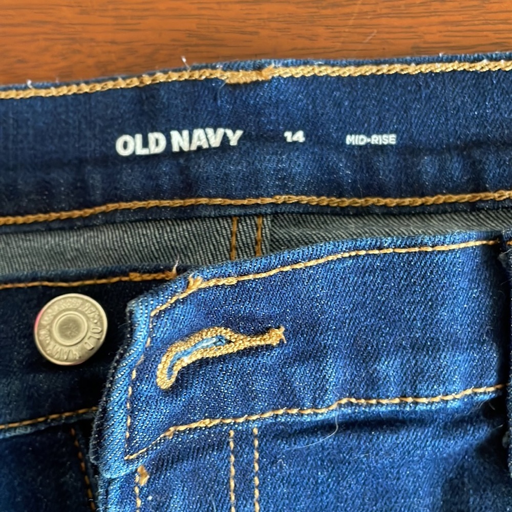 Old Navy Denim jeans shorts size 14 mid rise - Picture 2 of 4